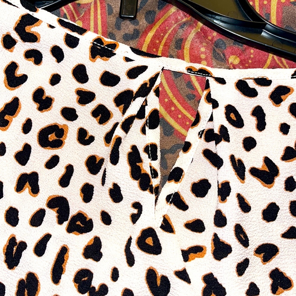 Cheetah print top - Picture 4 of 4